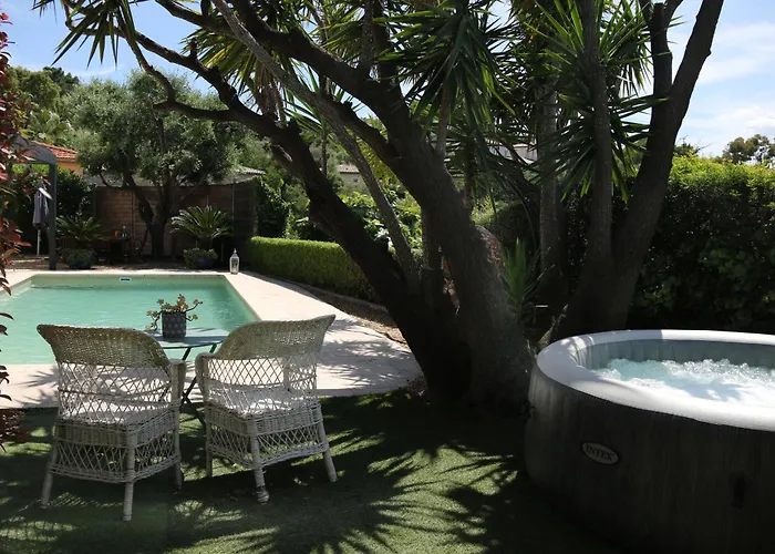 Villa Rez De Villa, Vue Magnifique, Piscine Chauffee Privee, Les Feuillantines